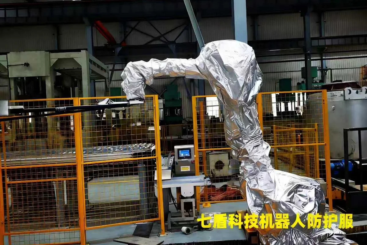隔热工况机器人防护服现场